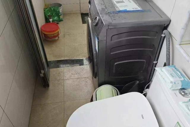 介绍个信用网网址_海淀一居民阳台屋顶频繁漏水介绍个信用网网址，竟是楼上把阳台改成了卫生间