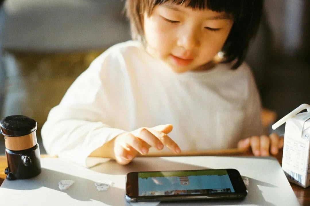 皇冠信用网代理
_学生禁玩手机皇冠信用网代理
，催生孩子间的地下交易