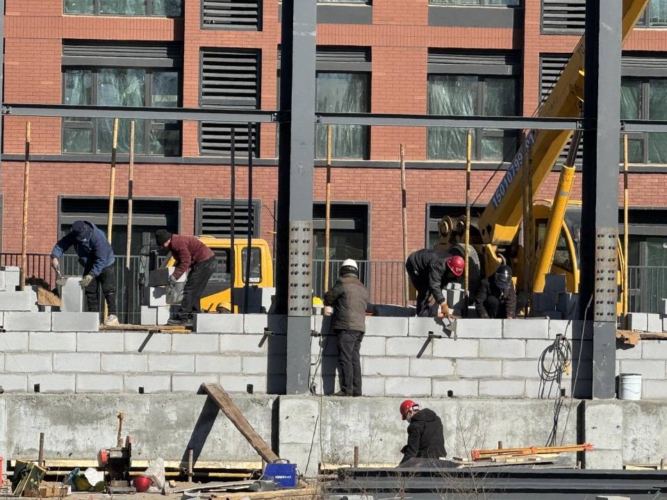 皇冠信用网开户
_“花500万买坟景房皇冠信用网开户
，眼皮子底下就是几百座，太糟心！”