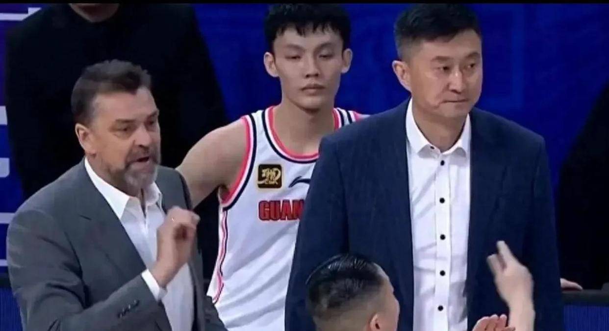 反恐精英
_正式官宣反恐精英
，广东男篮VS上海G3开球时间敲定CCTV5直播杜峰变阵争胜