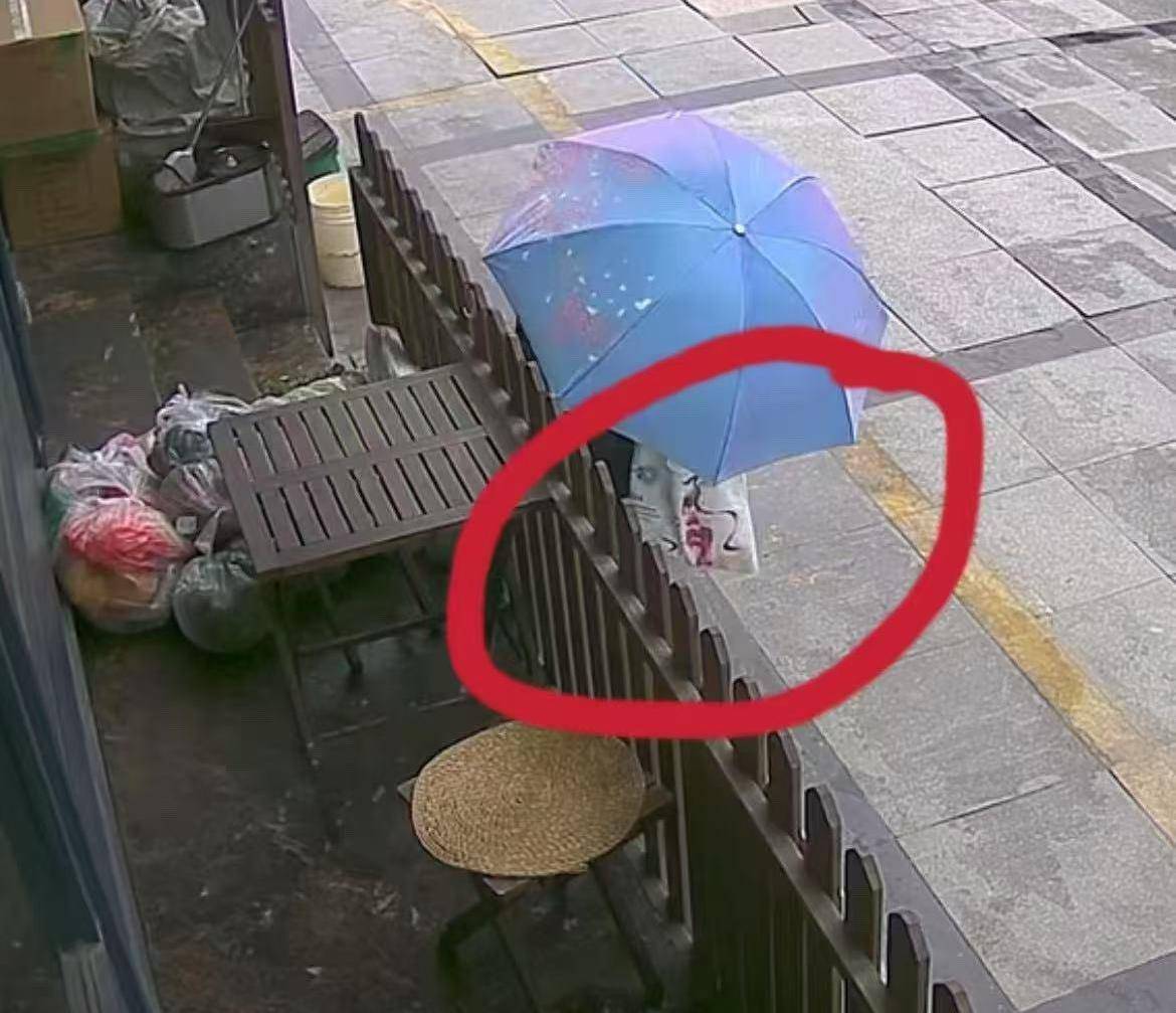 皇冠信用网怎么开户
_又两只鸡没了！杭州小店老板娘崩溃：“顺”食材上瘾的这位阿姨皇冠信用网怎么开户
，求求了
