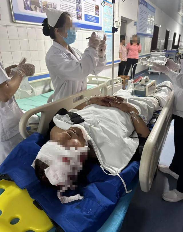 皇冠信用网代理
_六旬男子骑车被越野车撞飞皇冠信用网代理
，女儿发帖：肇事司机是退休法官