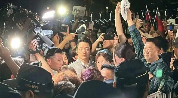 皇冠信用網怎么弄
_岛内风向变了？台湾退将发声：我们最大的敌人就是赖清德皇冠信用網怎么弄
，不一般