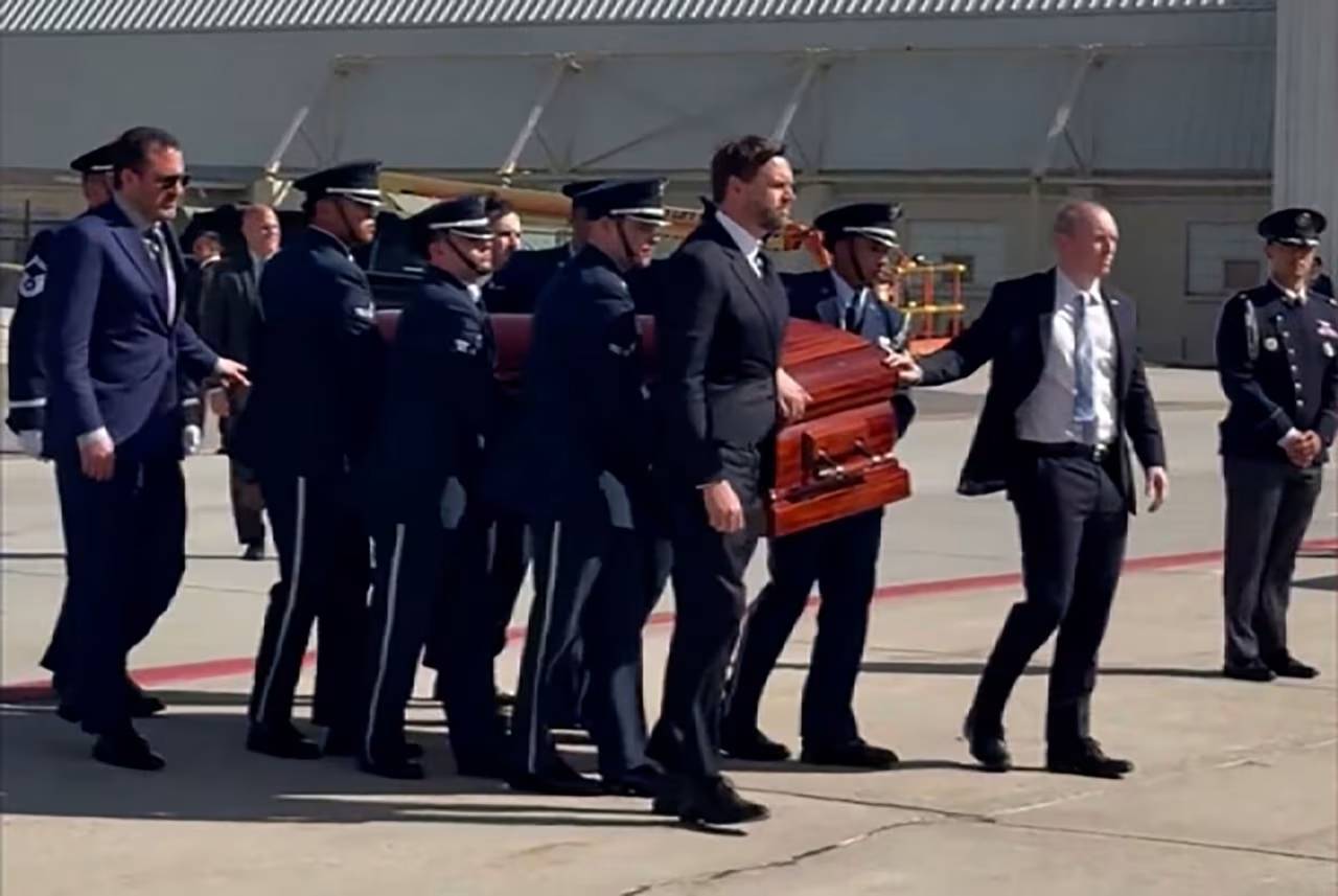 怎么申请皇冠信用网 | 万斯为柯克抬棺怎么申请皇冠信用网，特朗普再表态：我们国家有帮左翼疯子，我要狠狠出手